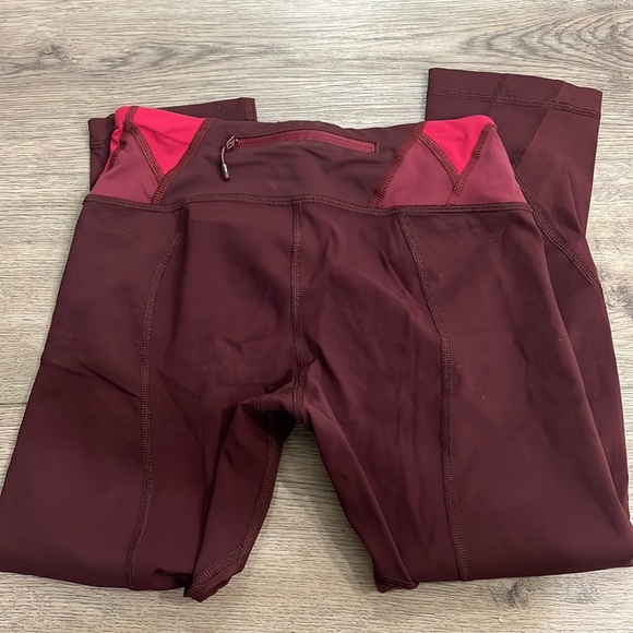 3/4 length Lululemon leggings size 4 - Picture 3 of 3